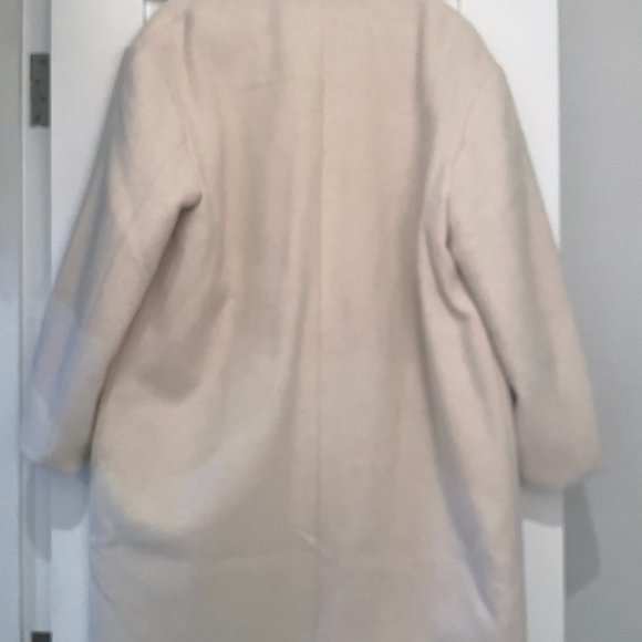 NWT Everlane The Italian ReWool® Cocoon Coat Size S in Cream - Picture 9 of 9